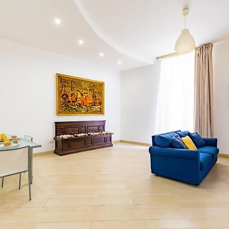 Apartment With Balcony In Palazzo Diaz By Wonderful Italy نابولي المظهر الخارجي الصورة