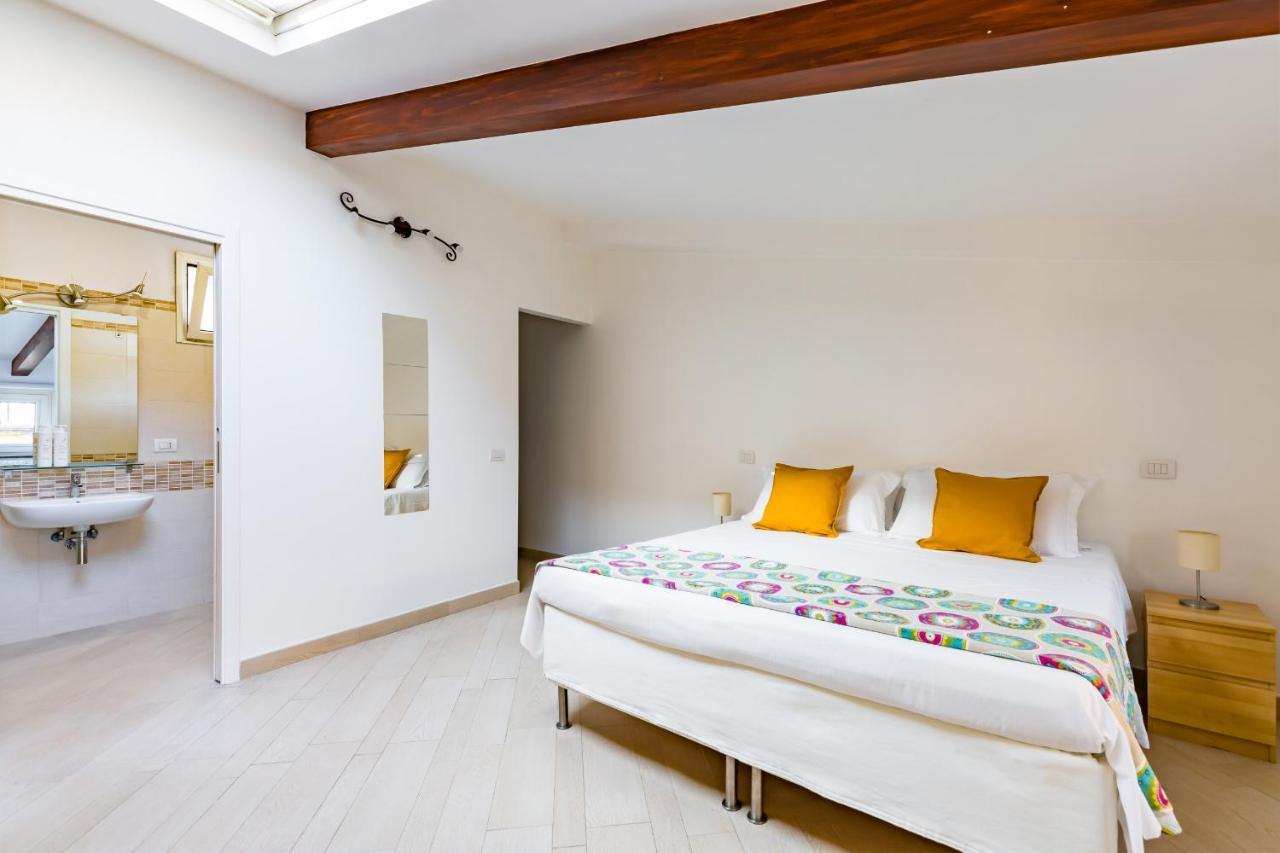 Apartment With Balcony In Palazzo Diaz By Wonderful Italy نابولي المظهر الخارجي الصورة