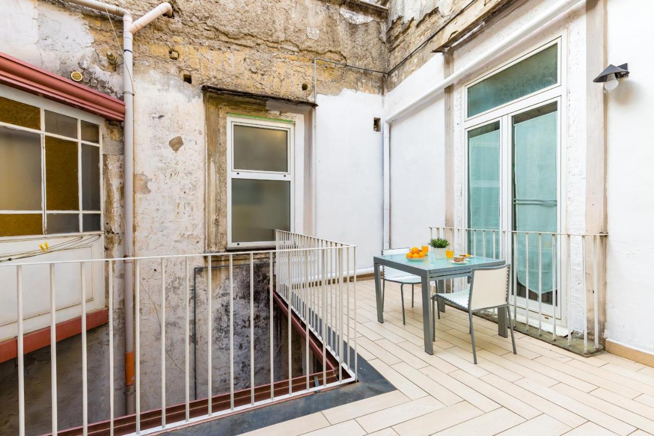 Apartment With Balcony In Palazzo Diaz By Wonderful Italy نابولي المظهر الخارجي الصورة