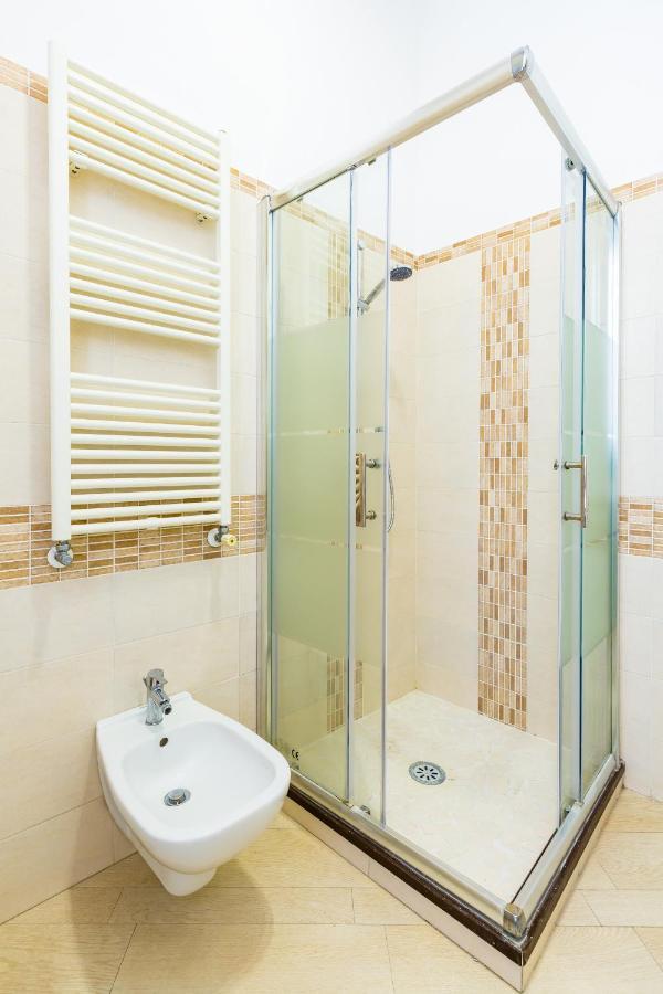Apartment With Balcony In Palazzo Diaz By Wonderful Italy نابولي المظهر الخارجي الصورة