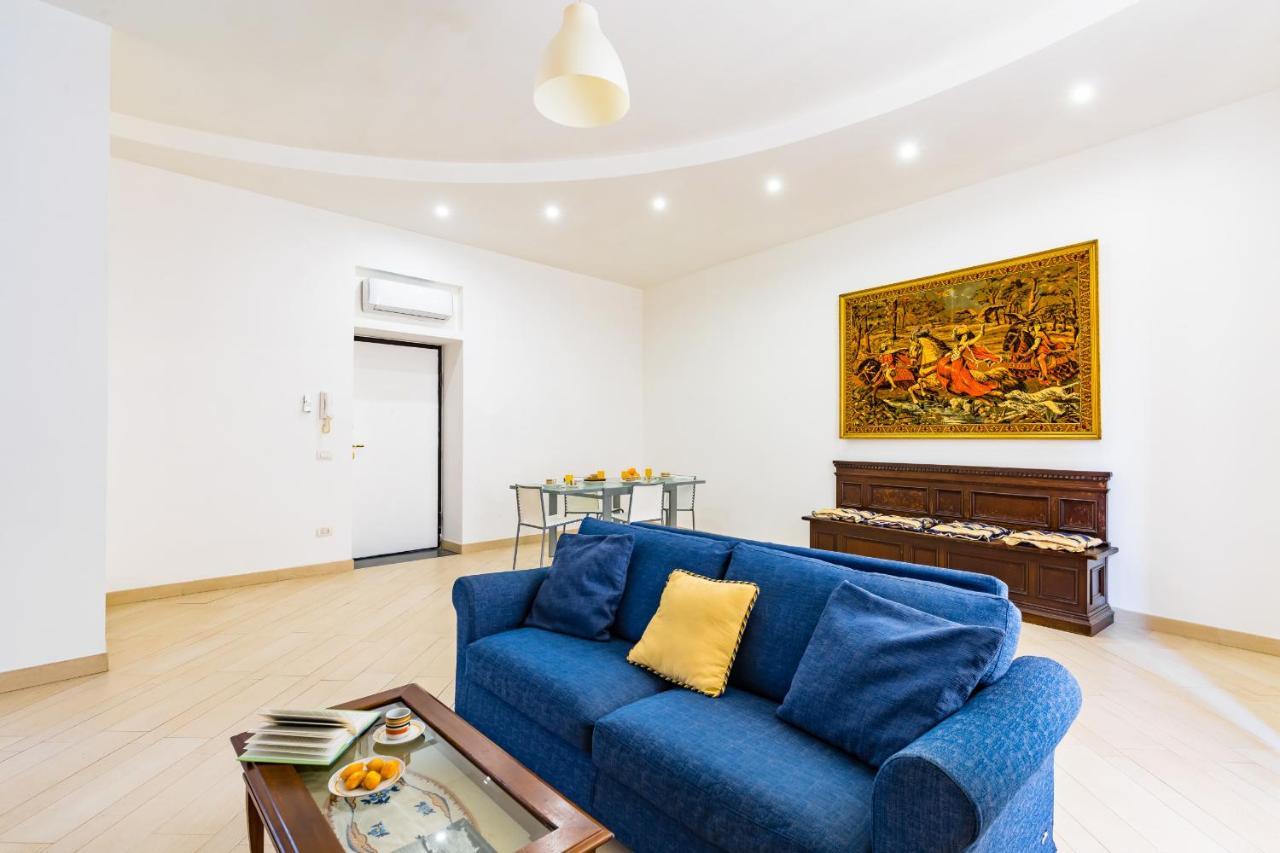 Apartment With Balcony In Palazzo Diaz By Wonderful Italy نابولي المظهر الخارجي الصورة