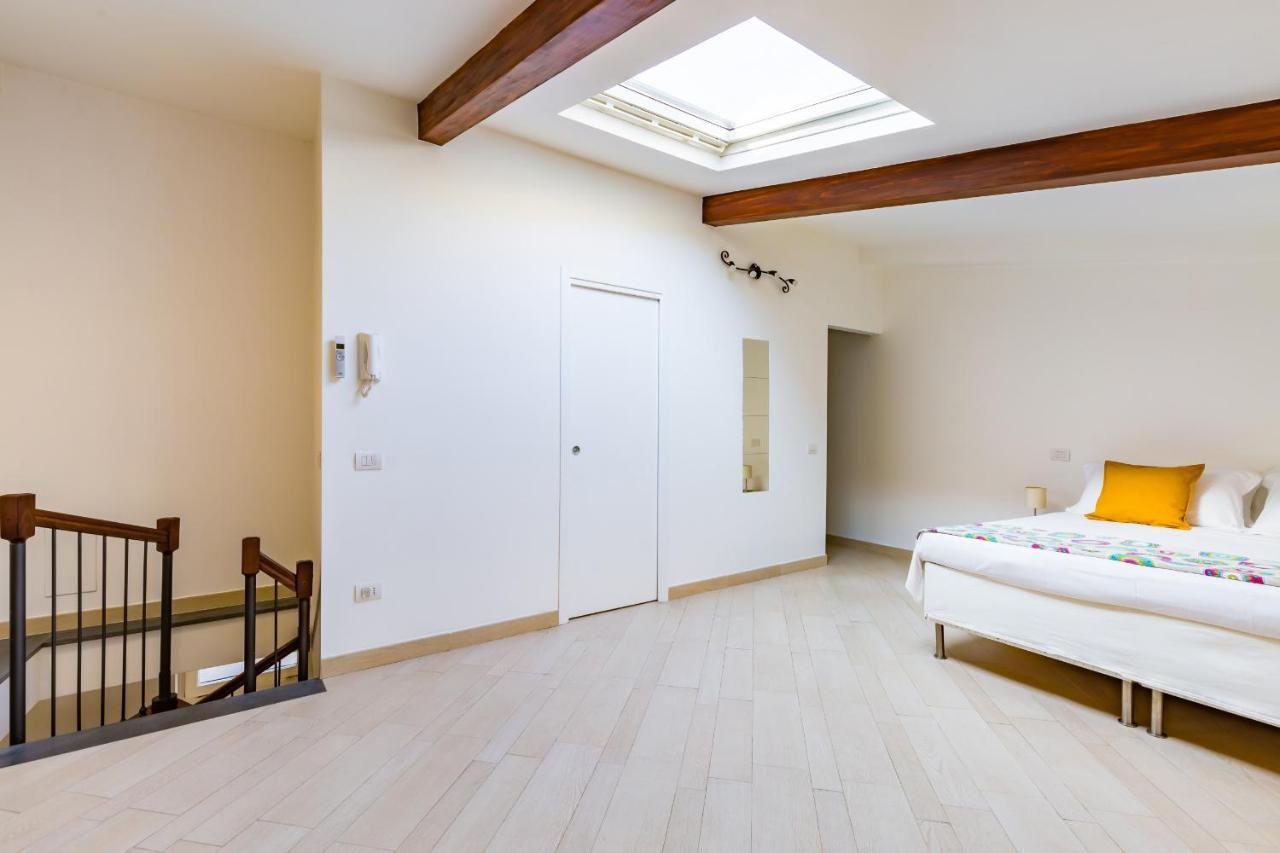 Apartment With Balcony In Palazzo Diaz By Wonderful Italy نابولي المظهر الخارجي الصورة